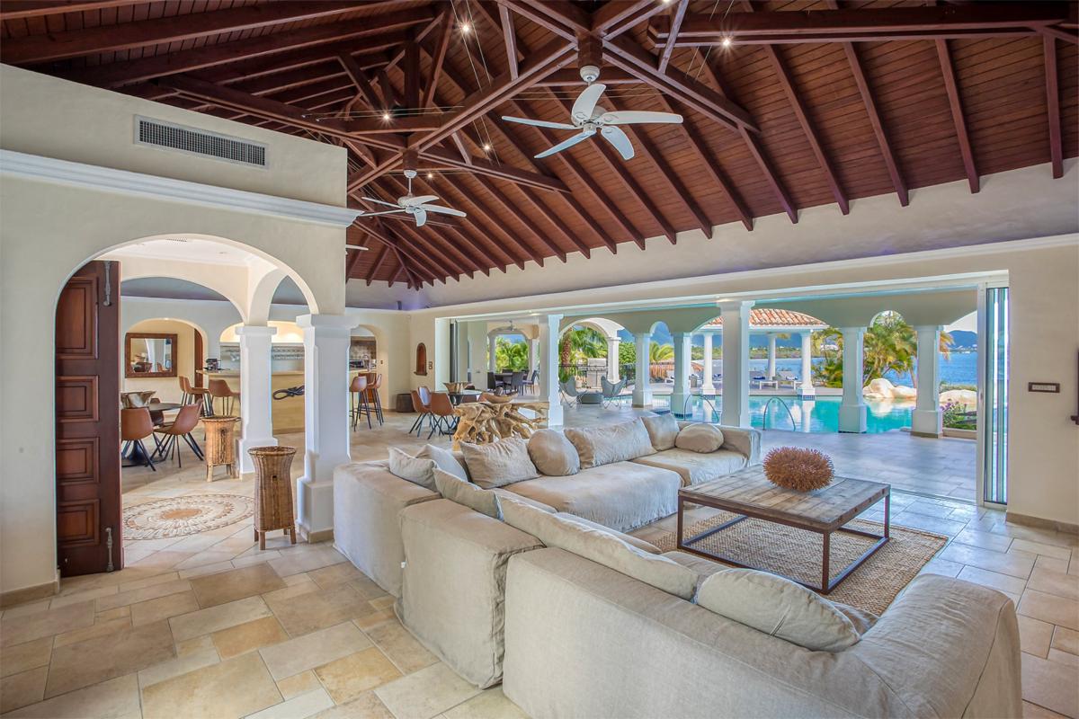 St Martin villa rental with private beach - Living room